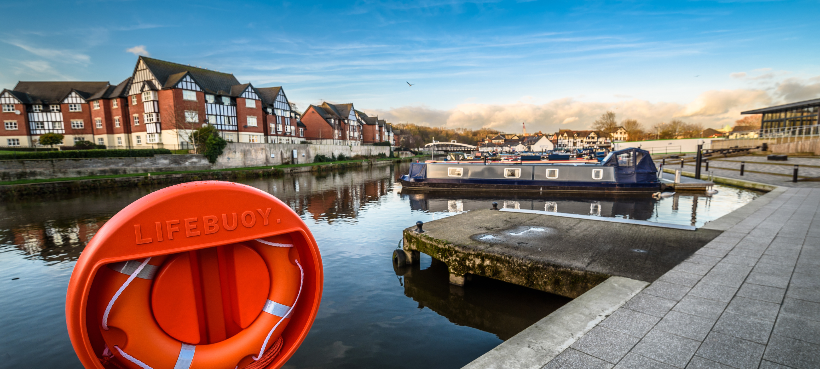 Where can I find container self storage in Northwich with drive-up access?